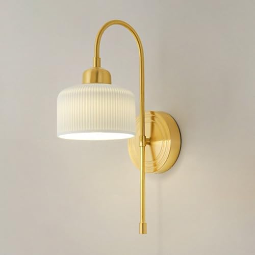 Jadssox Applique murale nordique en laiton pour chambre à coucher, applique murale en céramique avec abat-jour plissé blanc, luminaire mural à bras long doré, lampes murales en laiton de salon de chev