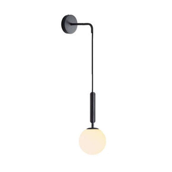 MZStech Appliques murales industrielles vintage, globe en verre blanc de 15 cm et luminaire mural en métal noir pour chambre à coucher, salon (Verre blanc et métal noir)