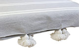 ESSENCE OF MOROCCO Couverture marocaine à pompons tissée à la main en pur coton 3 m x 2 m (gris blanc)