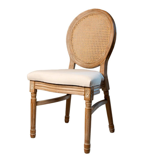 EME Mobiliario Chaise médaillon Luis XVI en bois de bouleau vieilli. Chaise avec dossier en treillis de rotin naturel de style français. Assise rembourrée en lin beige. 40 x 47 x 97