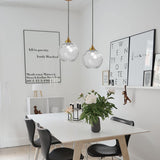 MZStech 20cm Transparent Globe en verre Suspension Base en bronze doré avec boule de verre Lampe de plafond suspendue pour îlot de cuisine, salle à manger et table de chevet (Transparent)