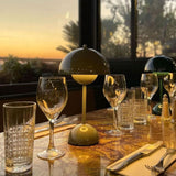 Lampe de table LED rouge foncé en forme de pot de fleurs – Lampe de bureau tactile sans fil à intensité variable avec batterie – 3 modes de luminosité – Lumière décorative rétro pour chambre à