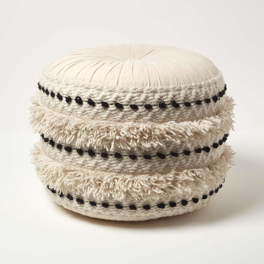 HOMESCAPES Pouf bohème Sahara Noir et Blanc, Pouf berbère en Coton et Laine, Pouf Rond macramé HOMESCAPES Pouf bohème Sahara Noir et Blanc, Pouf berbère en Coton et Laine, Pouf Rond macramé