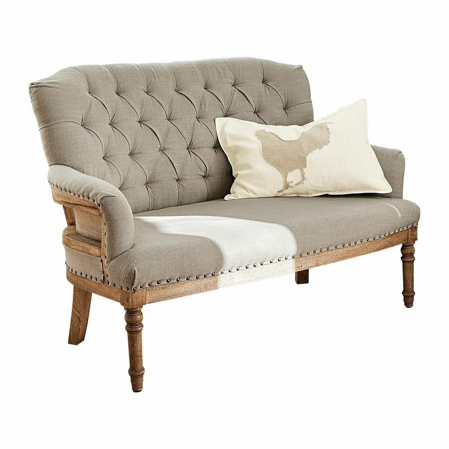 Loberon Canapé Kingsley Piquage Chesterfield Classique Pieds Tournés, Housse Résistante, Assise Bois de Manguier, Polyester, Laiton, Lin