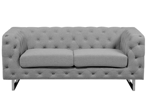 Canapé Fixe 2 Places Style Chesterfield Capitonnés en Tissu Gris Clair avec Pieds en Acier Inox Top Tendance pour Salon Chic et Glamour Beliani