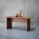 sweeek - Table à Manger rectangulaire Effet Bois sculpté 4-6 Places. 170cm. Couleur Noyer