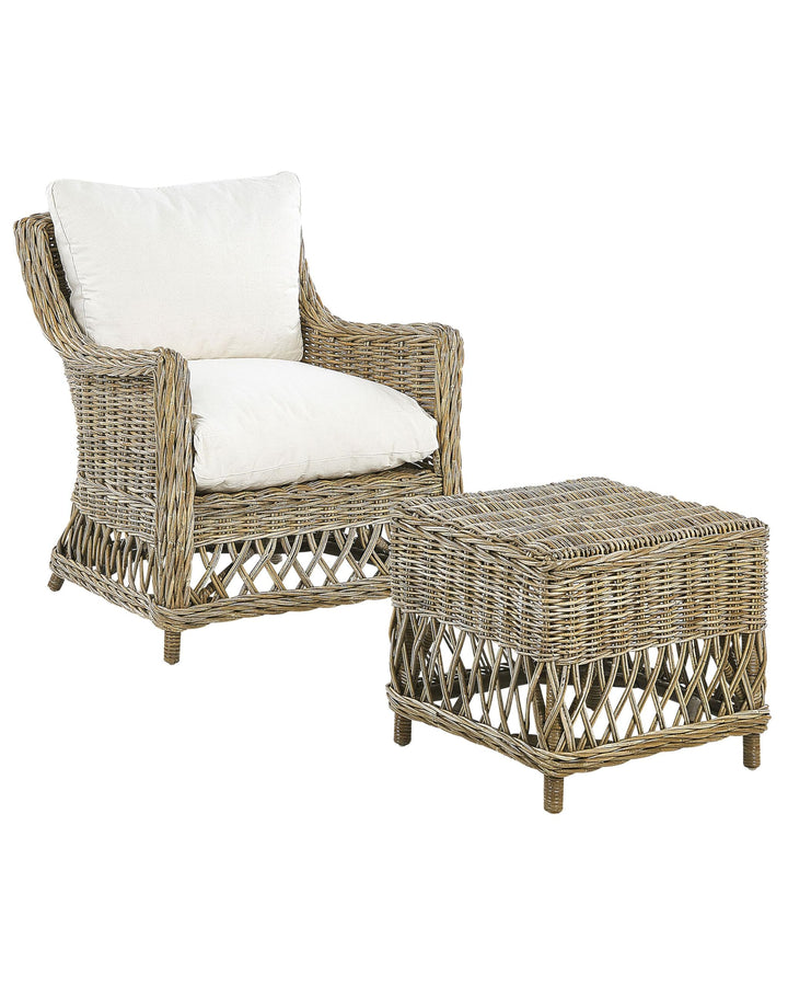 Beliani Fauteuil en Rotin Naturel pour Intérieur et Extérieur avec Repose-Pieds et Coussins Blanc-Cassé Ribolla