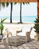 Beliani Fauteuil en Rotin Naturel pour Intérieur et Extérieur avec Repose-Pieds et Coussins Blanc-Cassé Ribolla