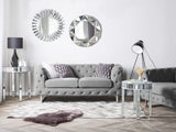 Canapé Fixe 2 Places Style Chesterfield Capitonnés en Tissu Gris Clair avec Pieds en Acier Inox Top Tendance pour Salon Chic et Glamour Beliani