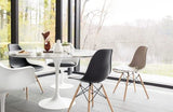 Table Tulip. Table design, base en aluminium, plateau en marbre blanc de 120 cm de diamètre. Chaises et fauteuils assortis disponibles Iberahome