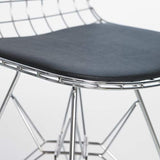 mina concept Chaise 30-1 en fil de fer chromé argenté – 45 cm d'assise, 81 cm de hauteur avec dossier – Coussin de siège noir
