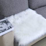 QINGLOU Peau de Mouton synthétique,Cozy Sensation comme véritable Laine Tapis en Fourrure synthétique, Fluffy Soft Longhair Décoratif Coussin de Chaise Canapé Natte (Blanc（Carré）, 45 x 45cm)