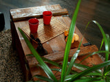 Own Design Voyage Vieux Coffre Table Basse Cottage cuiseur Vapeur Coffre en pin avec Vintage Tin Sign Largeur : 110 cm Hauteur : 45 cm Profondeur : 60 cm