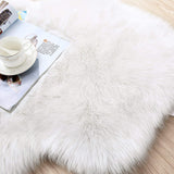 Faux Peau de Mouton en Laine Tapis 60 x 90 cm Imitation Toison Moquette Fluffy Soft Longhair Décoratif Coussin de Chaise Canapé Natte (Blanc, 60 x 90 cm)